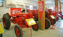 Bukh traktorer, modellerne D-30 (1959), DZ-45 (1960), 403 (1966) og ...