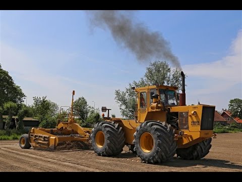Cameco 405 B | Real American Muscle! | Land levelling | Unique tractor ...