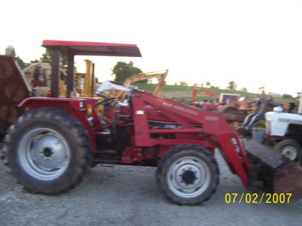 1130: CASE IH 695 4WD TRACTOR WITH FRONT LOADER : Lot 1130