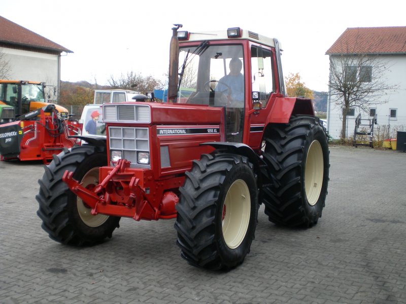 Tractor Case IH 1255 XL Allrad - technikboerse.com