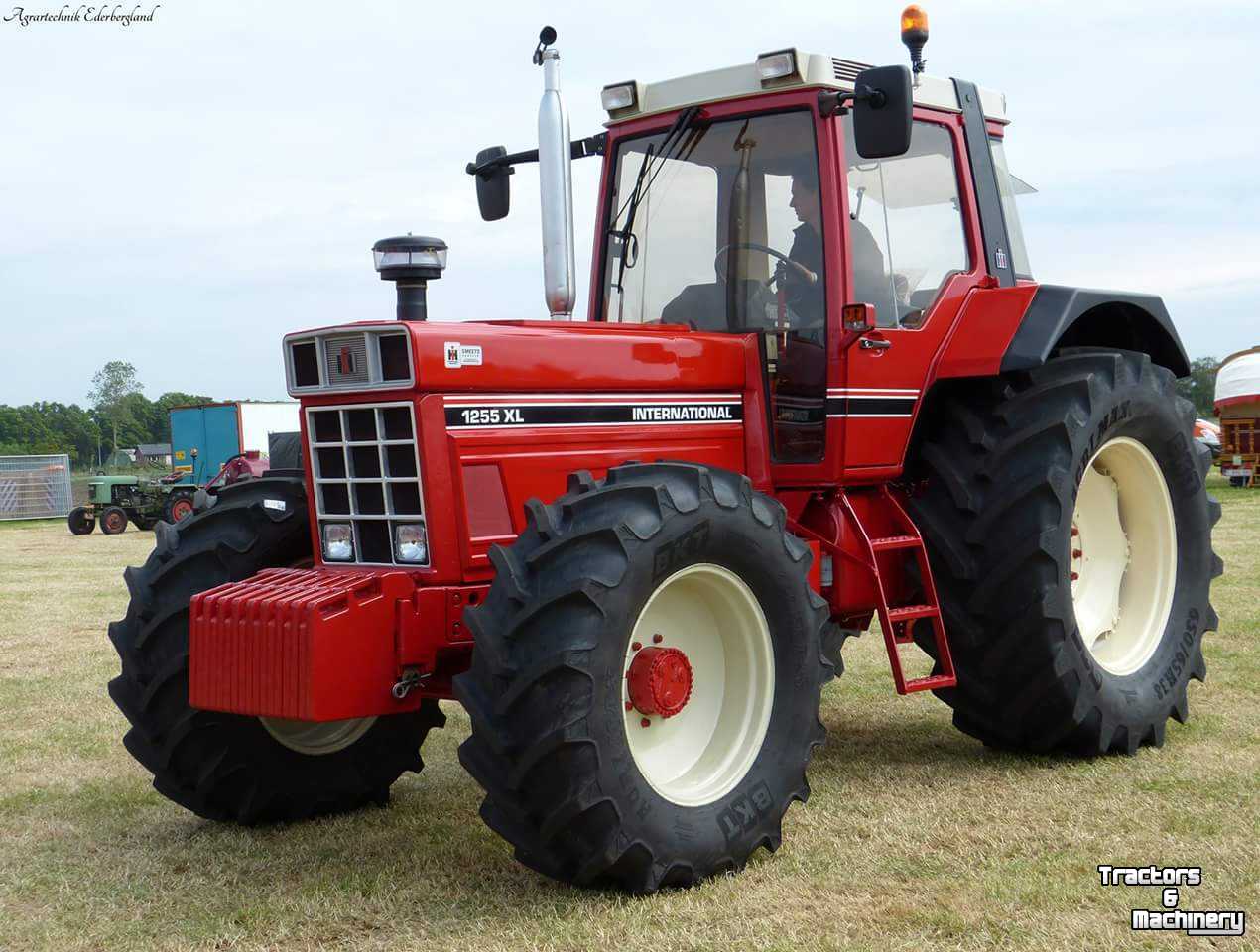 Case-IH 1255XL Tracteurs en 3790 Moelingen - Belgique - Nouveau ou ...