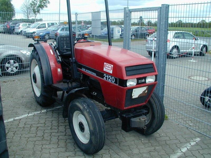 Case IH 2120 H Tractor - technikboerse.com
