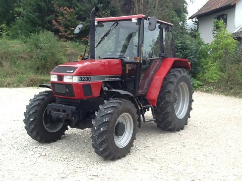 Case IH 3230 Traktor - technikboerse.com