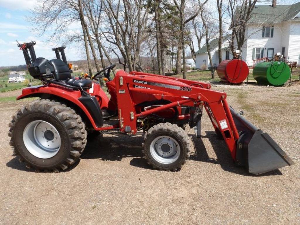Case IH DX33 diesel Hydrostatic utility tractor with L130 loader and ...