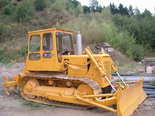 Caterpillar D4 E: Photo gallery, complete information about model ...