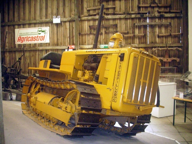 Caterpillar R2 Crawler Tractor. View my original classic transport ...