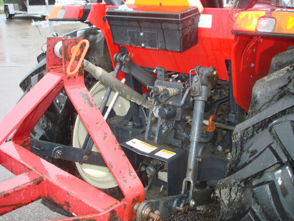 2003 Century 3035 utility tractor | Park-n-Sell
