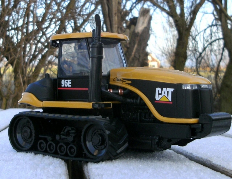 CAT Challenger 95E - farmmodeldatabase.com