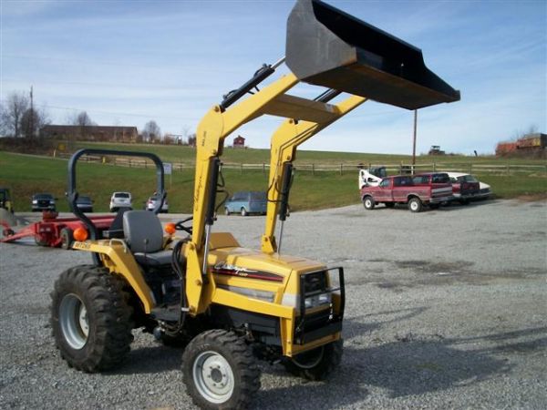 41: CAT CHALLENGER MT265 4WD COMPACT TRACTOR W/LDR : Lot 41