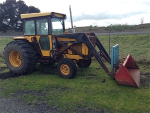 Chamberlain tractor, 3380, 2WD, with front end loader, Auction (0017 ...