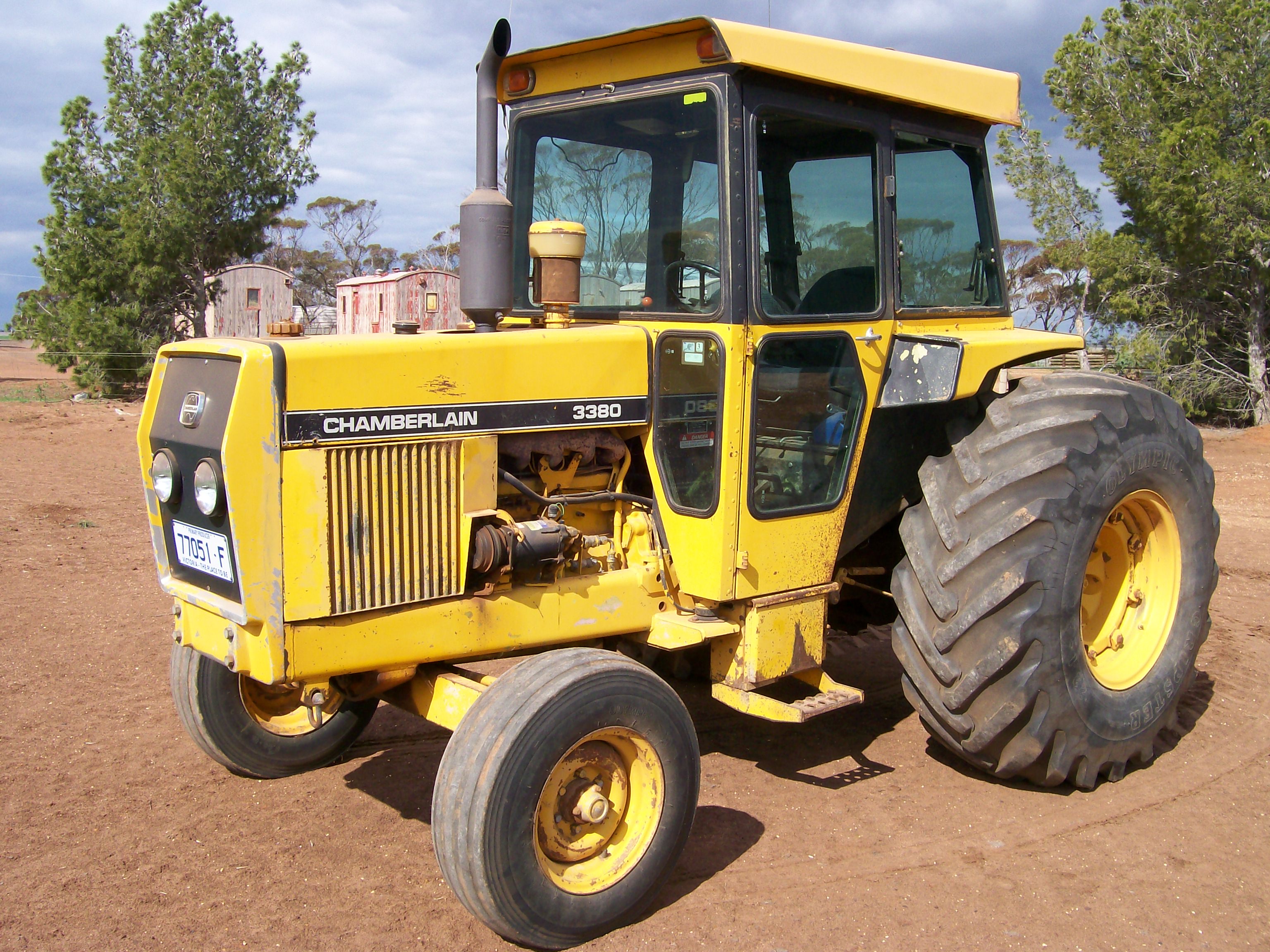 Chamberlain 3380 Tractor. 3PL. A/C Cab. Very Good Condition |