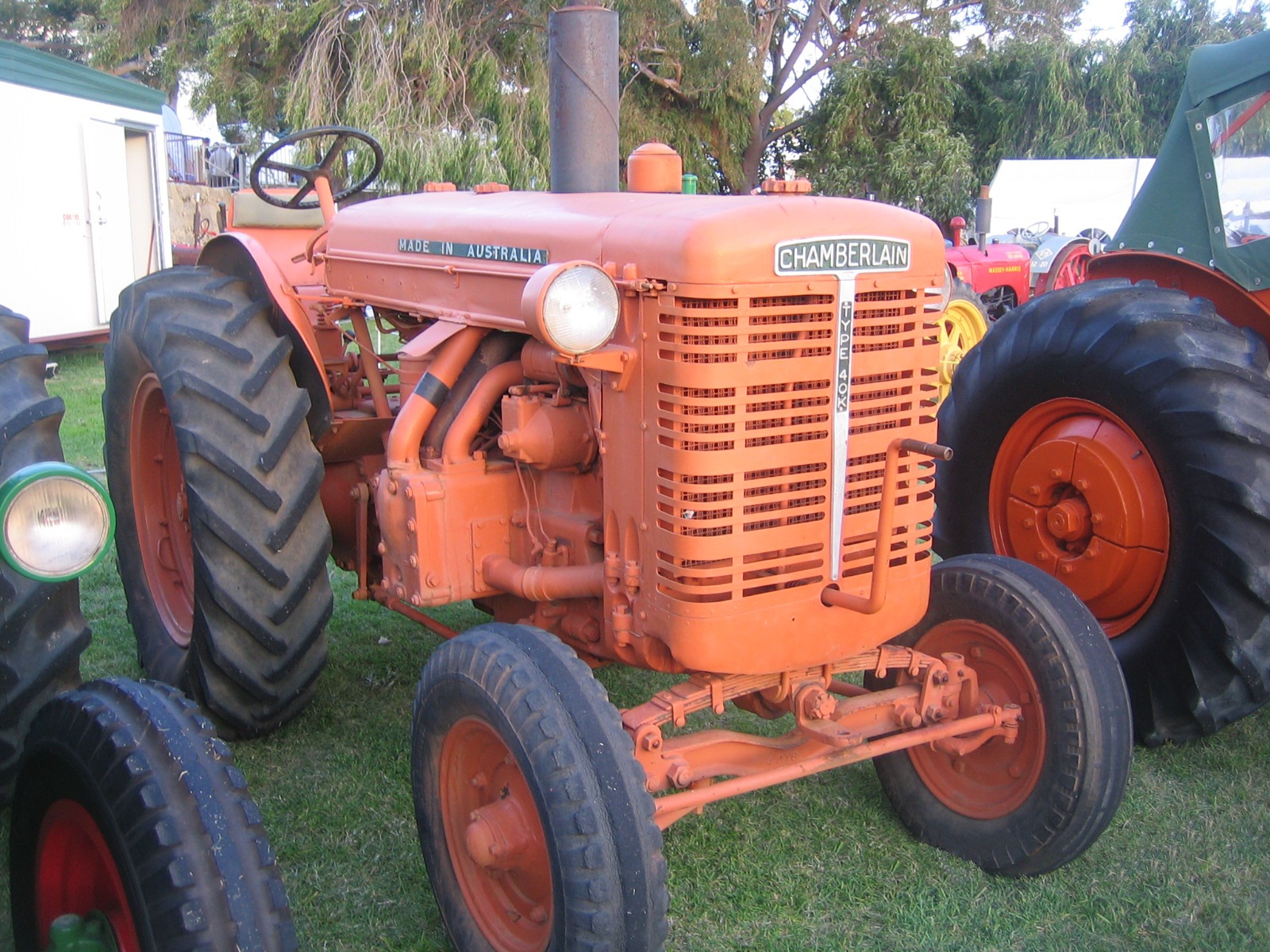Description Chamberlain 40K Tractor at 2007 Perth Royal Show.jpg