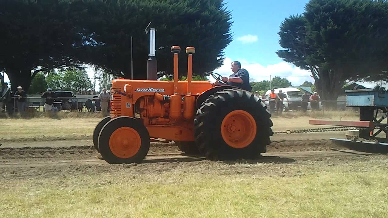 Chamberlain Super 70 tractor pull - YouTube