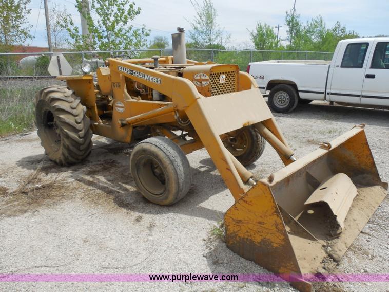 H3209E.JPG - Allis Chalmers 615 tractor, 1,081 hours on meter, Four ...