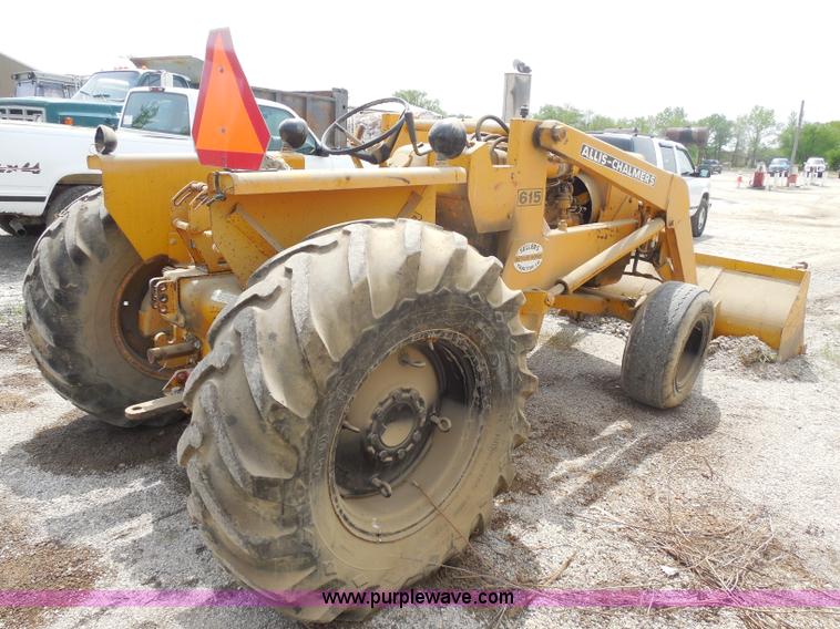 H3209D.JPG - Allis Chalmers 615 tractor, 1,081 hours on meter, Four ...