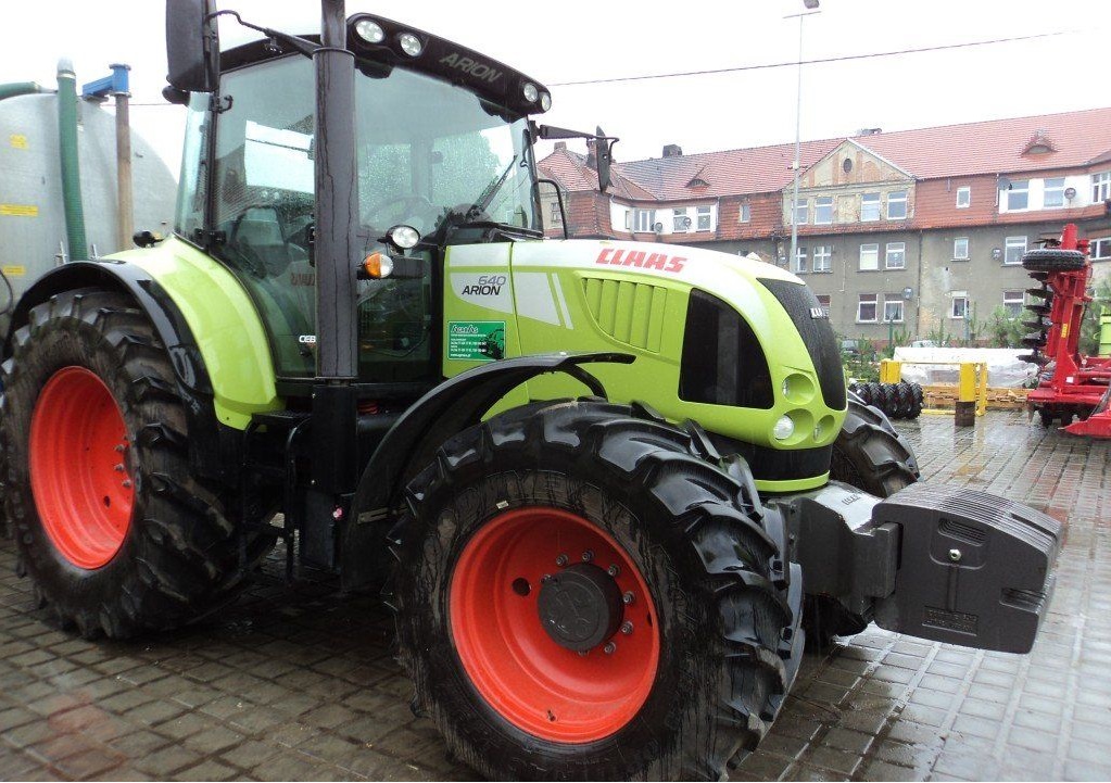 Agriculture Tractor CLAAS ARION 640 CEBIS