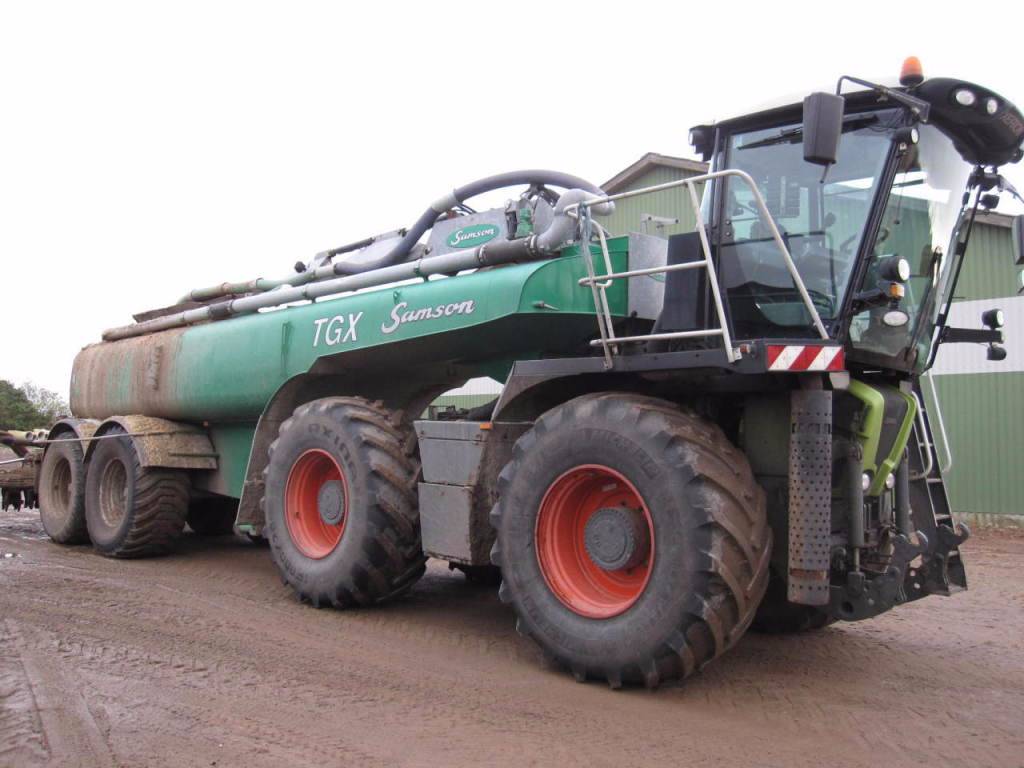 Køb brugte CLAAS Xerion 3300 brugte traktorer på auktion - Mascus DK