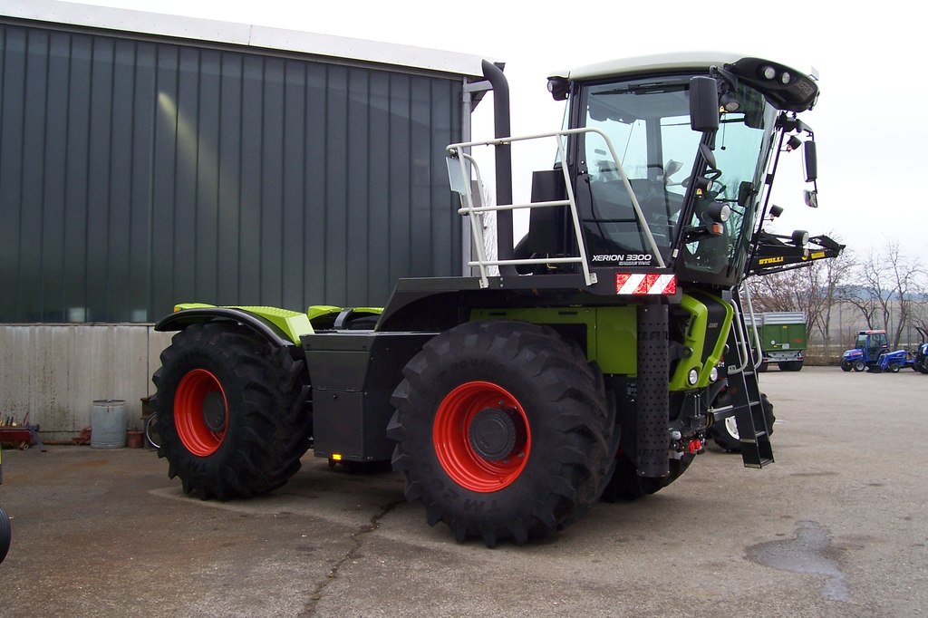 File:Claas Xerion 3300.jpg - Wikimedia Commons