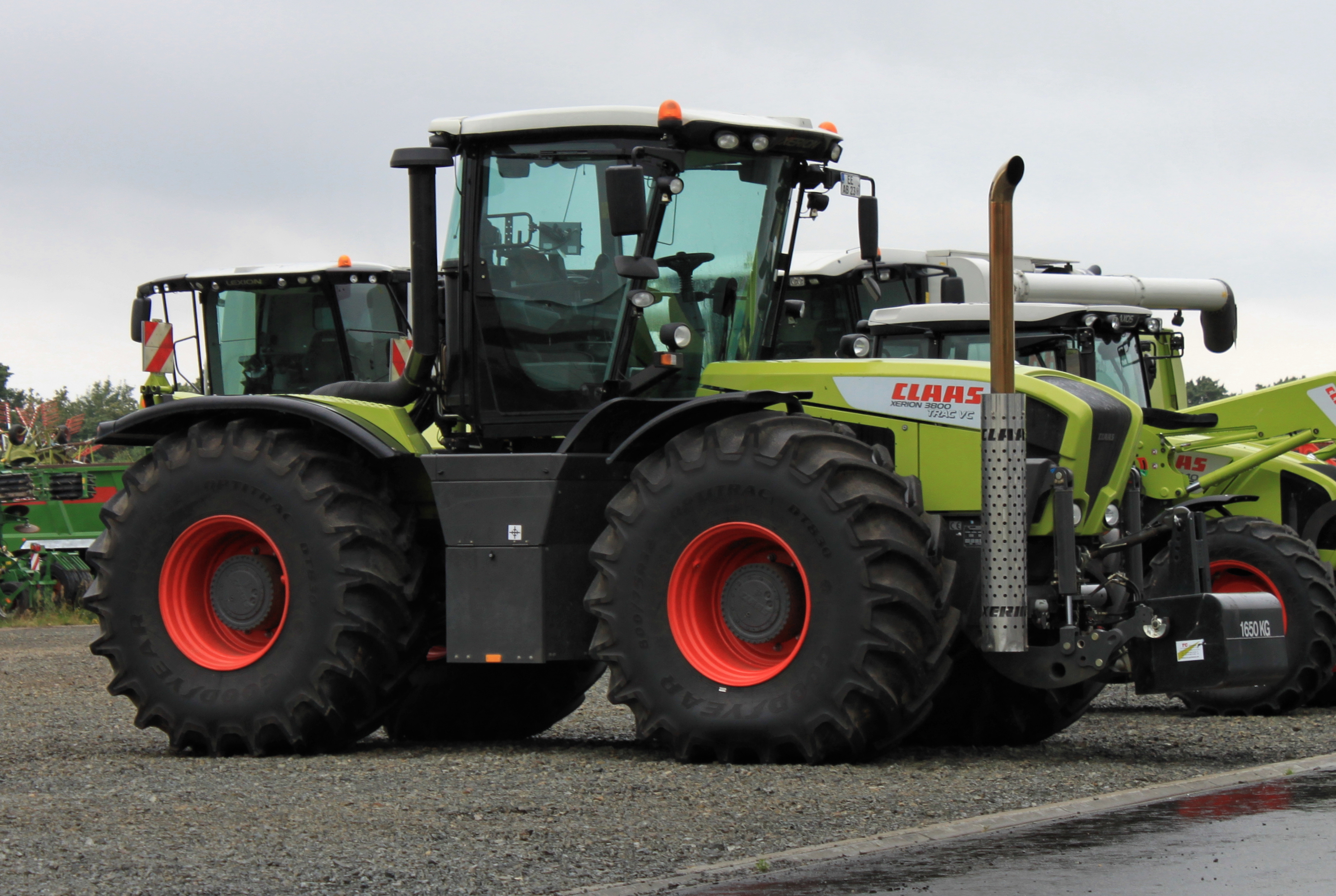 File:CLAAS Xerion 3800 Trac VC right side.JPG - Wikimedia Commons
