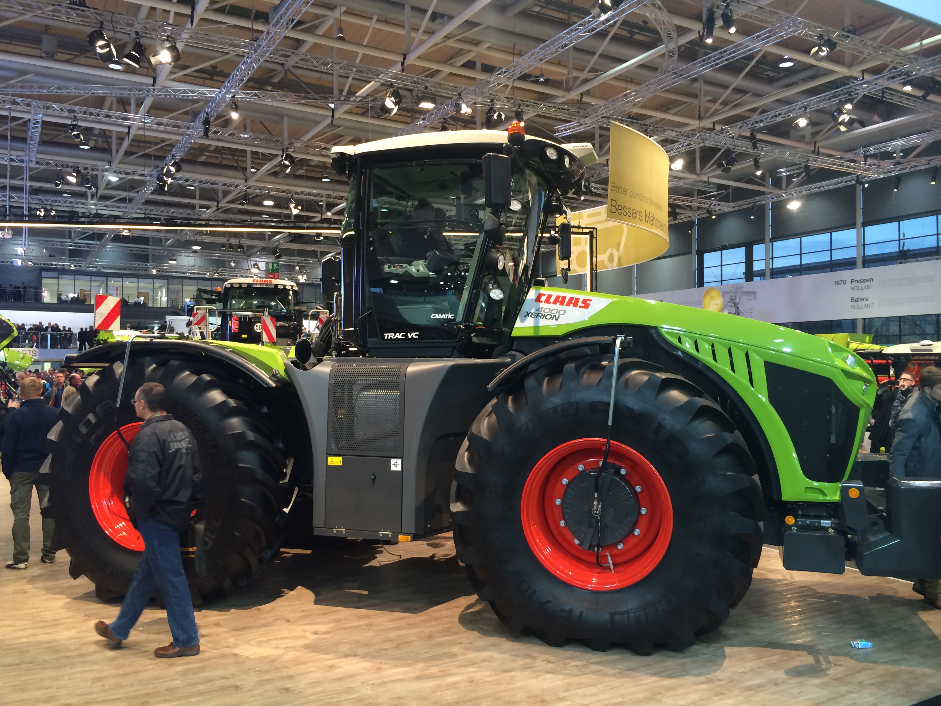 File:Claas Xerion 4000.jpg - Wikimedia Commons