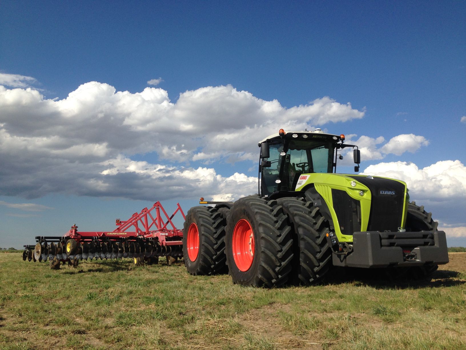 mitas-710-75r42-sft-mounted-on-the-claas-xerion-5000.jpg