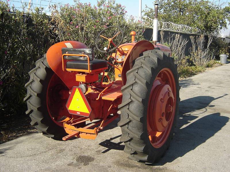 1949 Co-Op E3 Farm Tractor