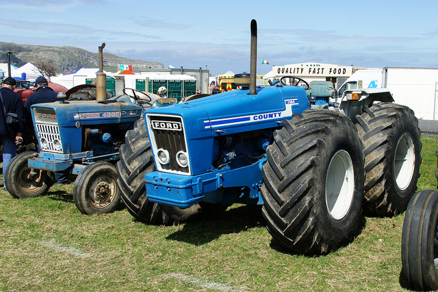 County 1164 Tractor