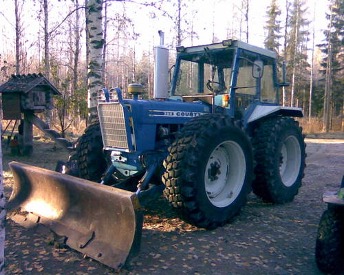 Traktorit ja koneet - County 764 - pottupellossa.fi
