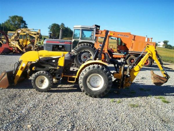CUB CADET 7532 4WD COMPACT TRACTOR WITH 833 QUICK ATTACH FRONT LOADER ...