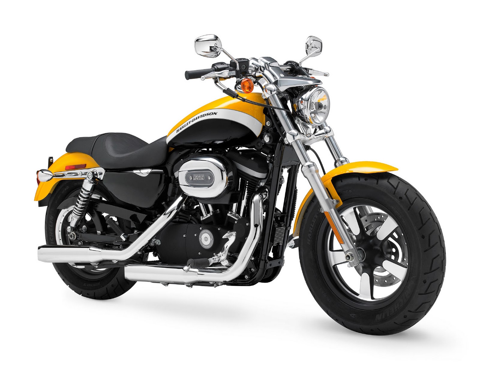 Harley Davidson: Harley-Davidson XL1200C Custom H-D1 Sportster - 2011