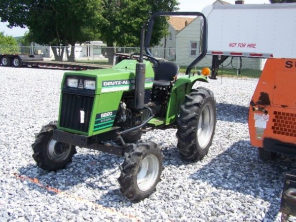 4127: Deutz-Allis 5220 Compact Tractor : Lot 4127