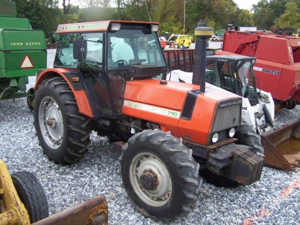 320: Deutz Allis 7110 4x4 Farm Tractor with Cab : Lot 320