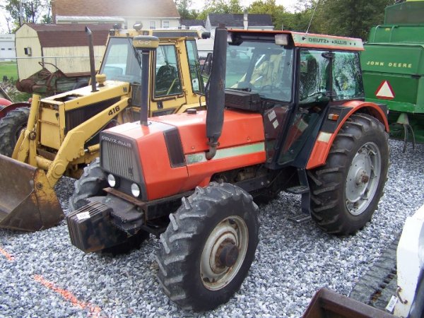 320: Deutz Allis 7110 4x4 Farm Tractor with Cab : Lot 320
