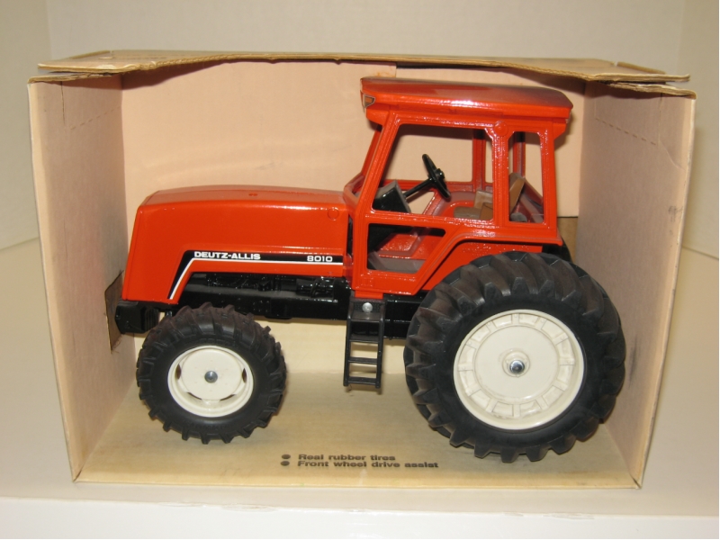 Up for sale is a 1/16 DEUTZ-ALLIS 8010 MFWD tractor with wide rears ...