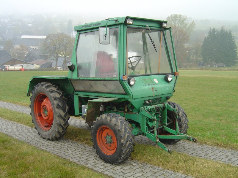 Deutz-Fahr Intrac 2002 Allrad Traktor - technikboerse.com