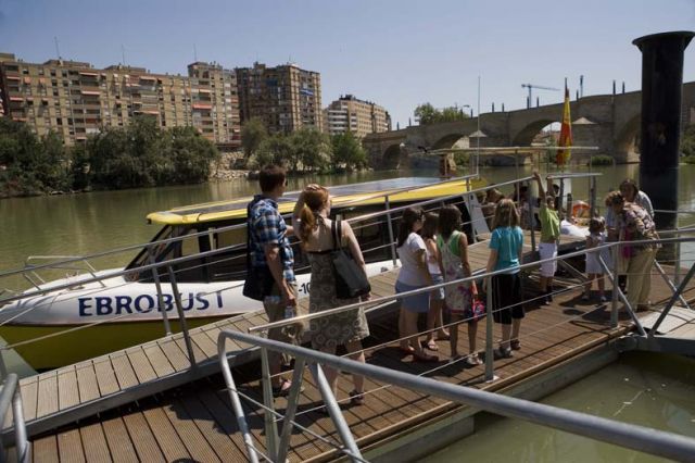Descubre Zaragoza navegando por el Ebro | Qué.es