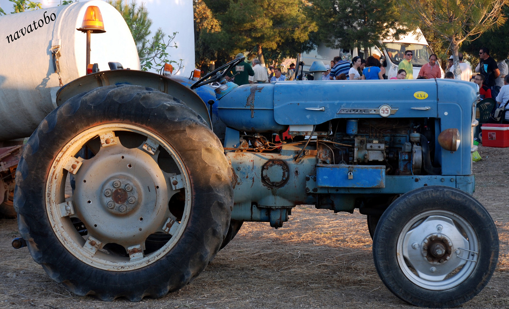 El Toboso, Tractor Ebro super 55(San Isidro 2013) | Navatobo | Flickr