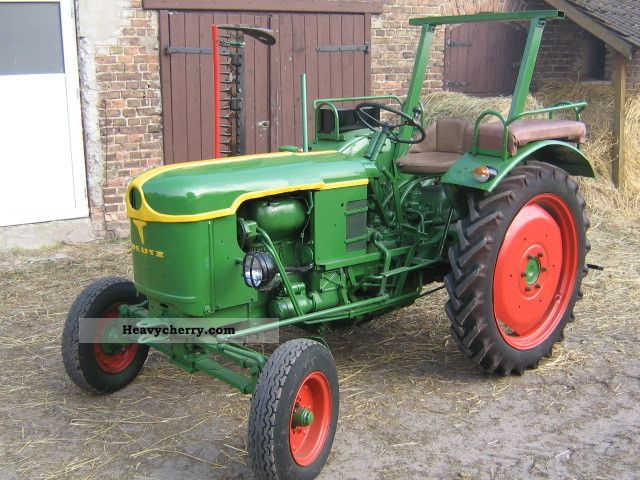 Deutz-Fahr D25 1957 Agricultural Tractor Photo and Specs