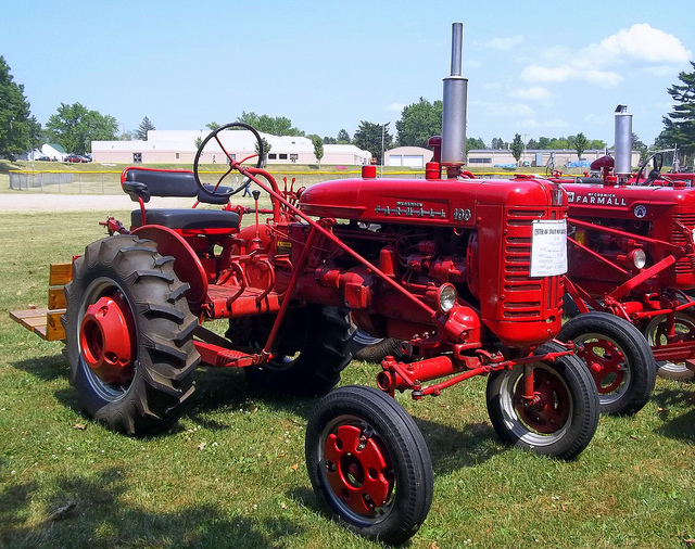 McCormick Farmall 100 Tractor. | Flickr - Photo Sharing!