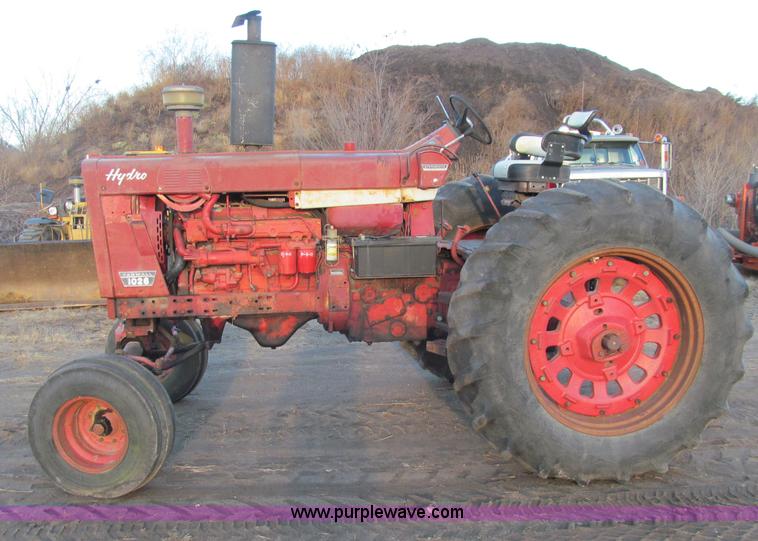 Farmall 1026 Hydro Ag tractor | no-reserve auction on Thursday ...