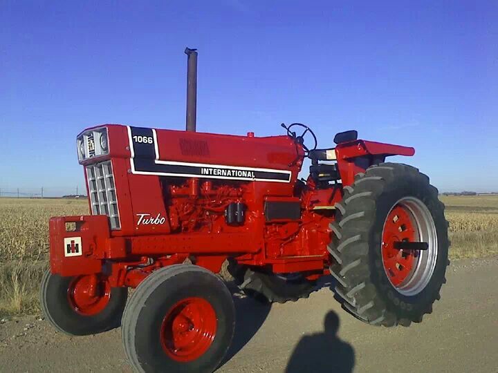 1066 Black Stripe | Farmall, IH Tractors #2 | Pinterest