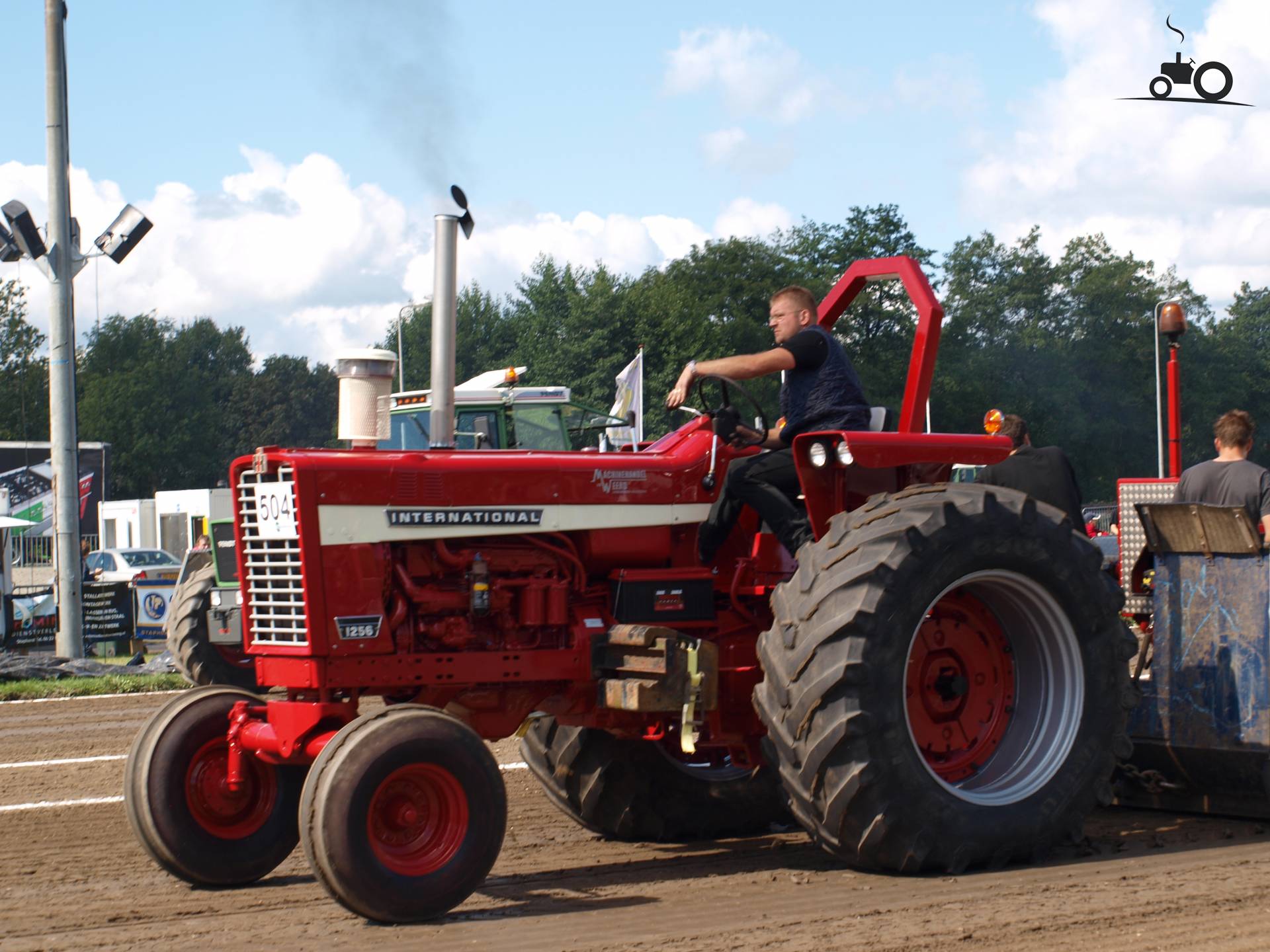 1256 Farmall Tractor For Sale http://www.tractorfan.nl/picture/398025/