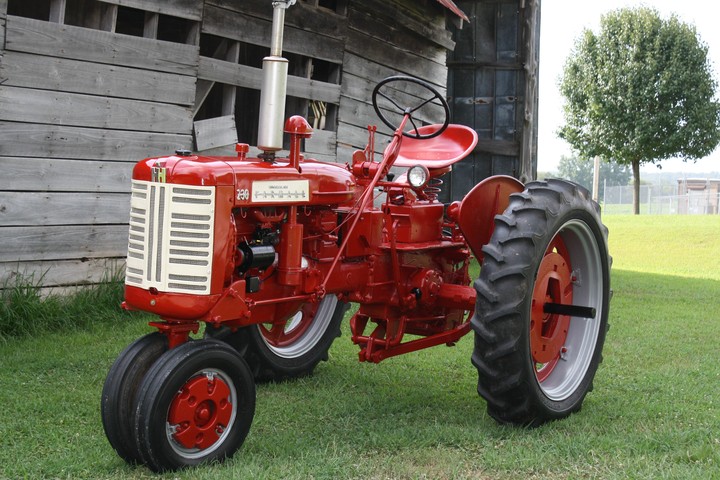 Photos of Restored 230 Farmall - Yesterday's Tractors