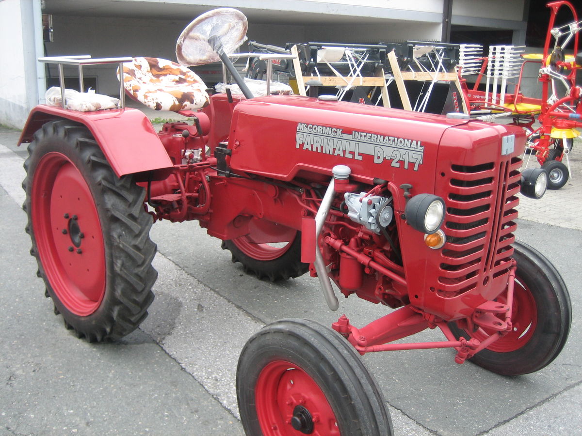 Der gebrauchte Oldtimer Traktor McCormick Farmall D 217, Baujahr 0 ...