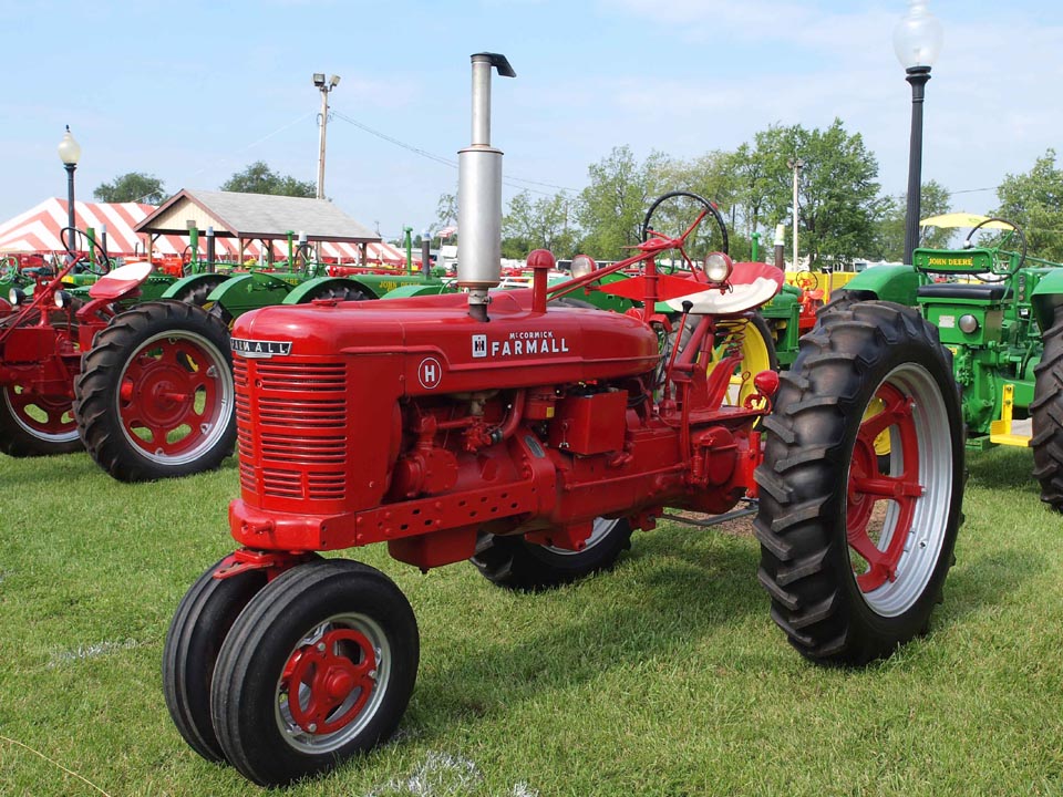 Farmall H on rubber tires, left side. Photo courtesy of Ron Tulacz