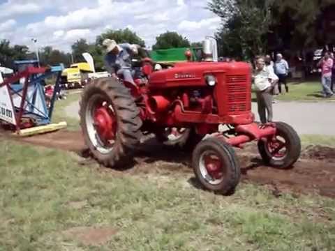 Farmall Super BM tractor - YouTube