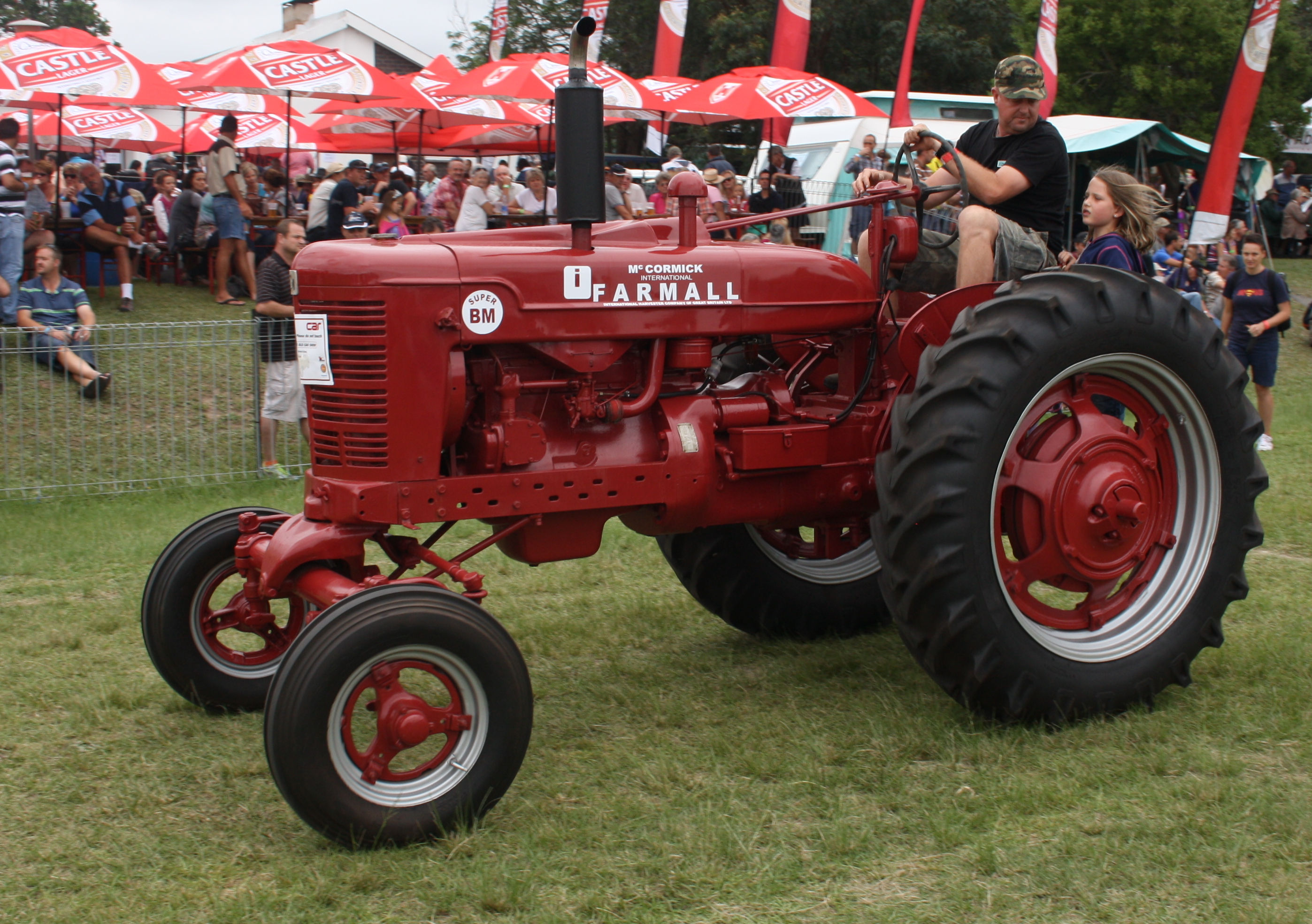 Description McCormick Farmall Super BM tractor (12405721654).jpg