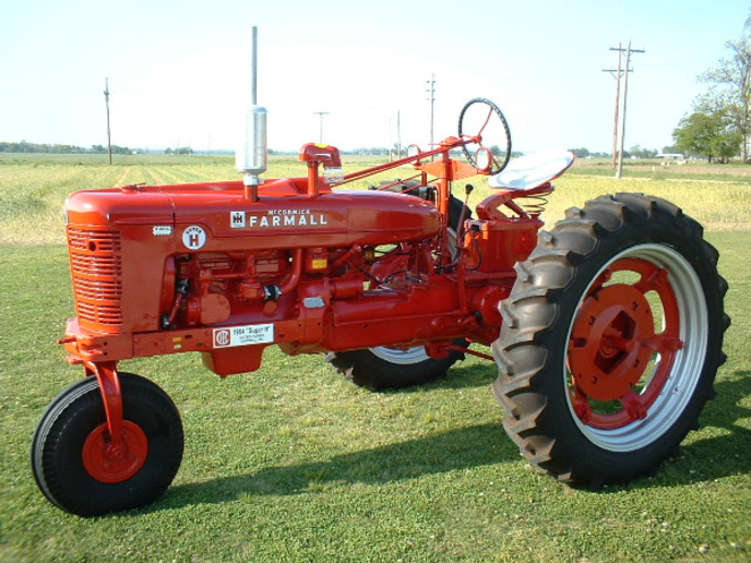 1954 Farmall Super H (2012-06-30) - Tractor Shed