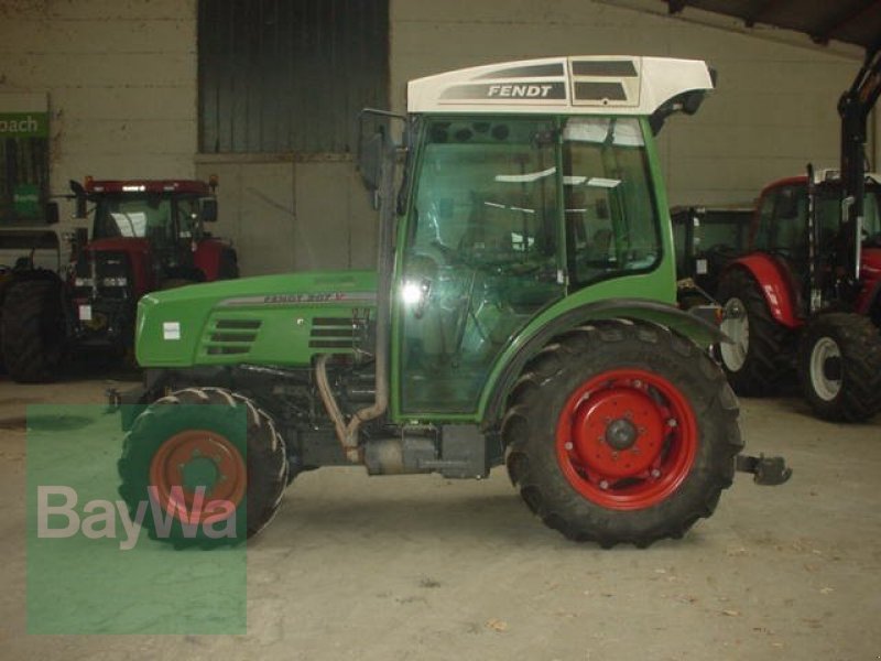 Fendt 207 V Vineyard tractor - technikboerse.com