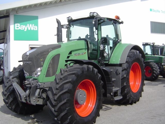 Tractor Fendt 927 Vario - BayWaBörse - sold
